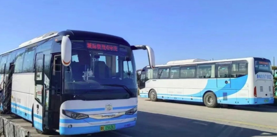 乘坐城際4號(hào)線(xiàn)，打卡布魯維斯、那香海、海草部落，連線(xiàn)貓頭山、火炬八街。